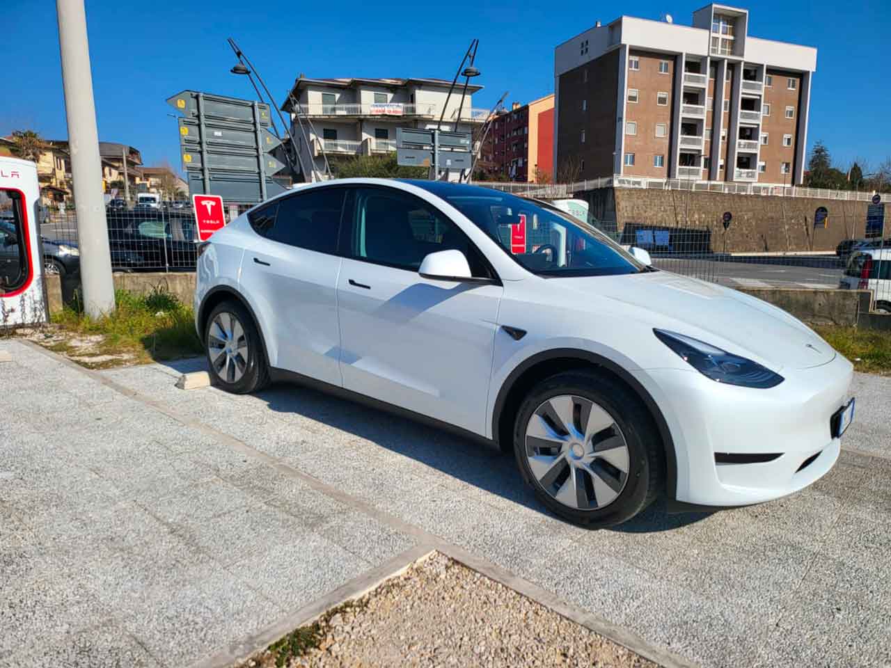 Tesla Model Y trazione posteriore: un’esperienza di guida unica