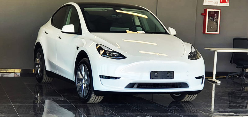 Tesla Model Y concessionaria Roma